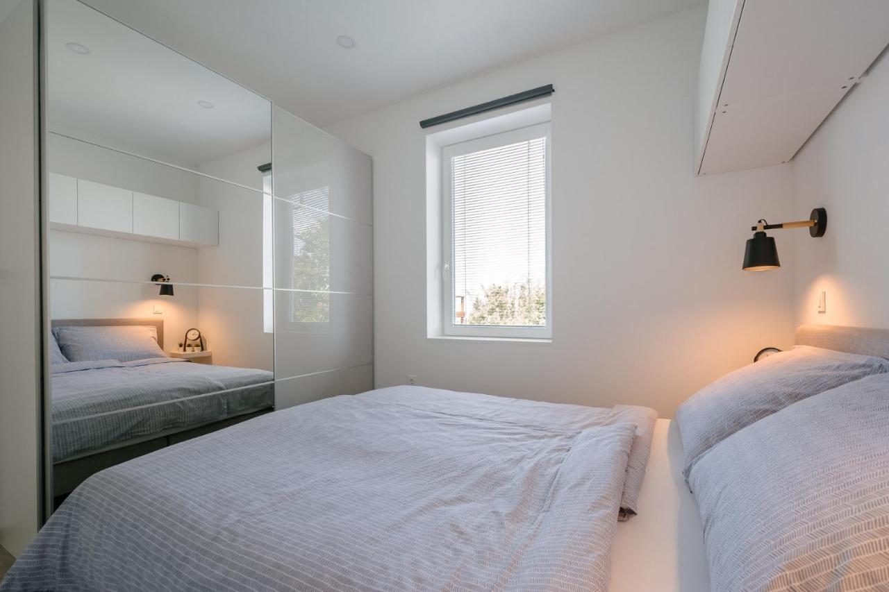 Fresh - Parking Included Apartment